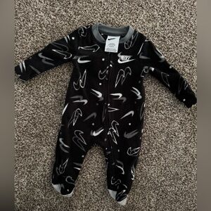 Nike Kids One Piece in Black and Gray